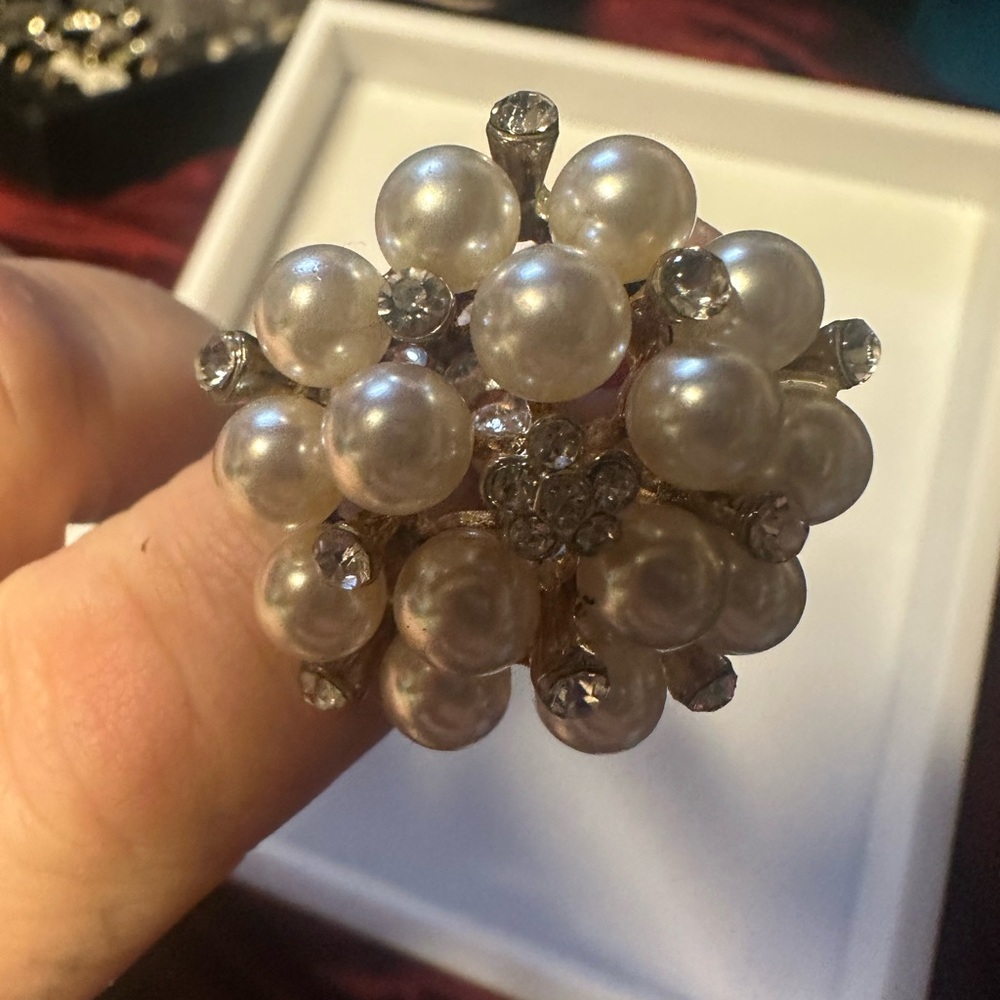 Elegant Pearl and Crystal Cluster‎ Ring